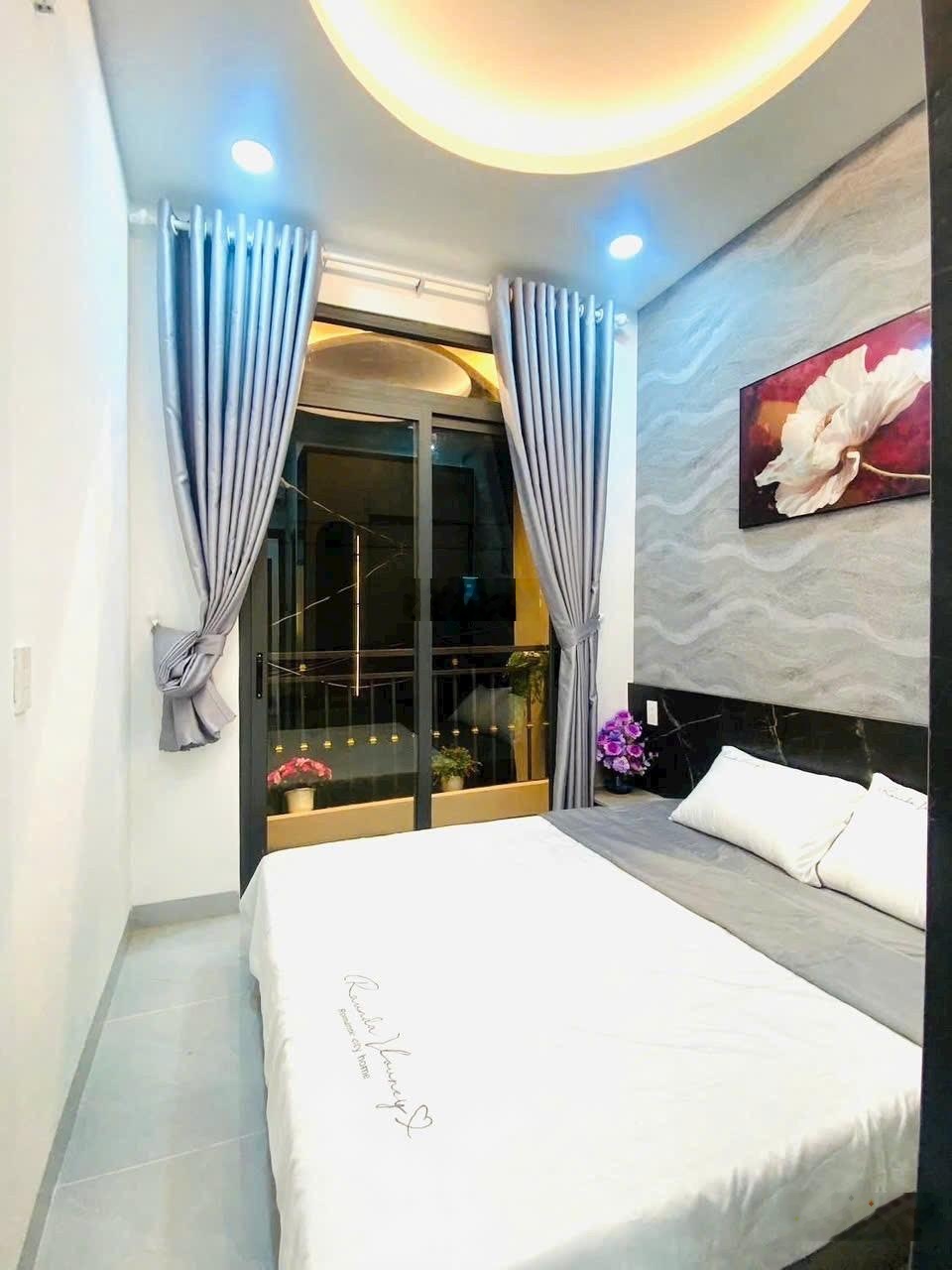 Bán căn nhà siêu phẩm - giá 4tỷ8 - hẻm xe tải 1 trục sát mặt tiền - nhà đẹp xuất sắc thoáng mát