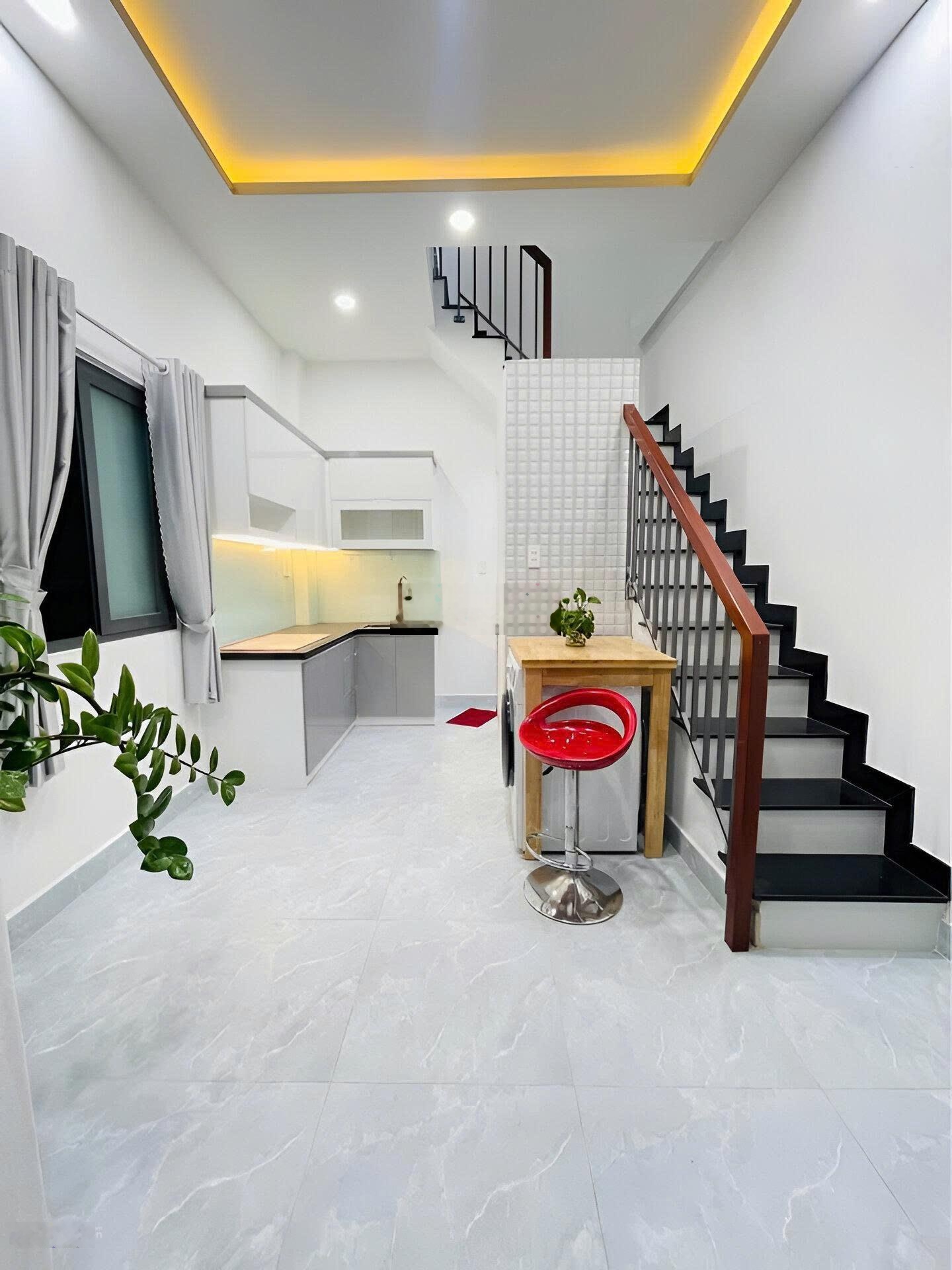 Bán căn nhà 900tr ngay cầu Tham Lương , sổ hồng đầy đủ