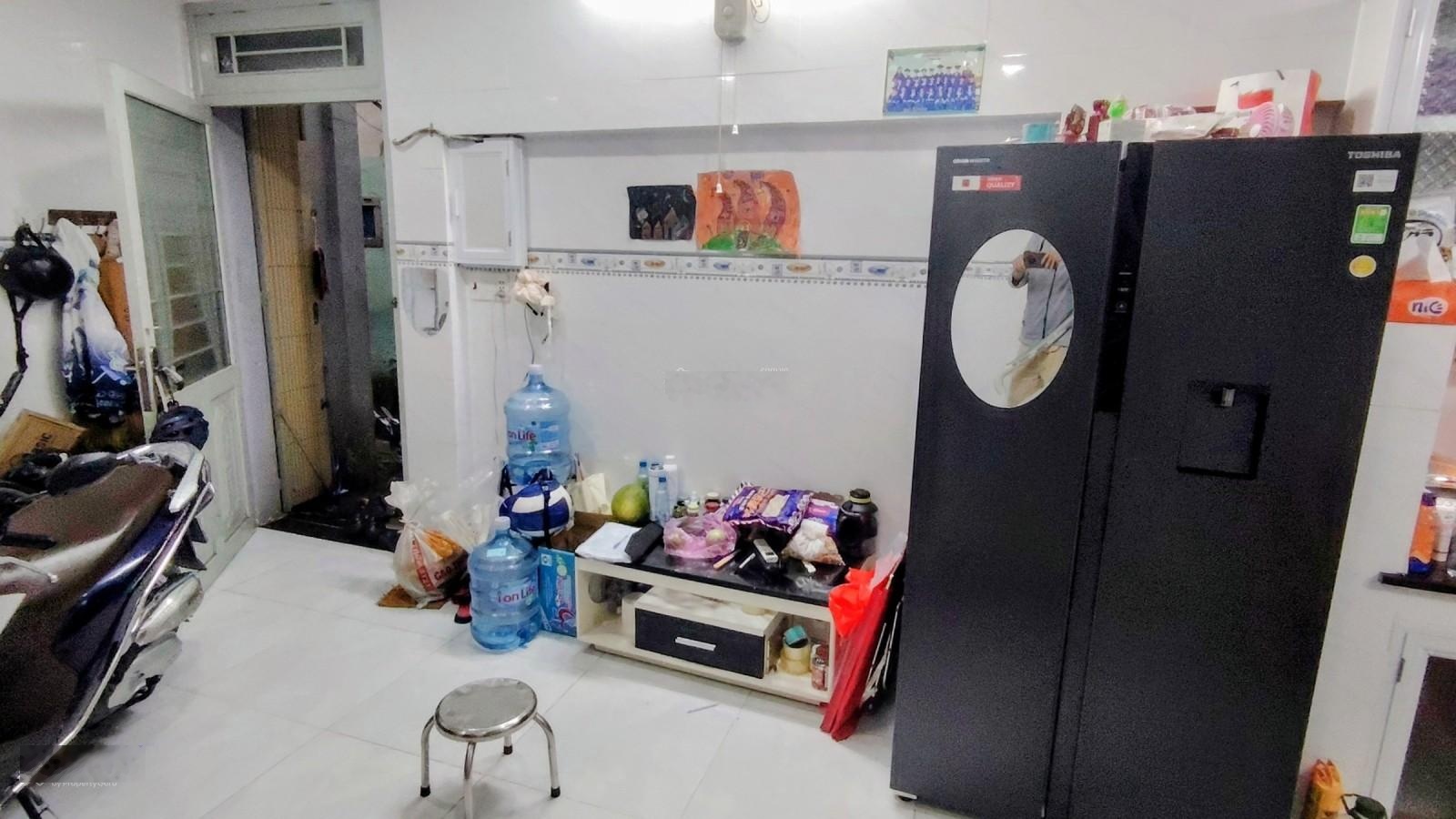 Chỉ 50m ra mặt tiền lạc long quân nhà 2 tầng 2pn giá 3.2 tỷ