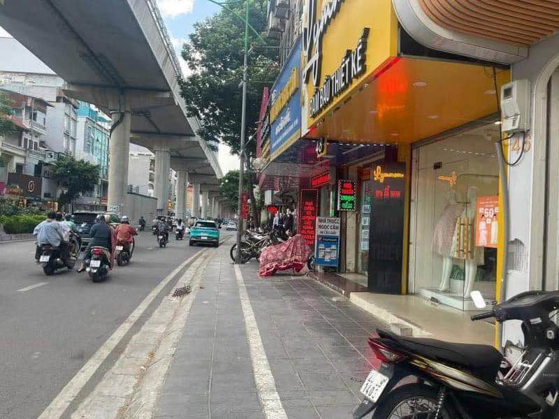 Mặt phố Cầu Giấy 30m2 x 5 tầng, kinh doanh đỉnh cao, giá đầu tư