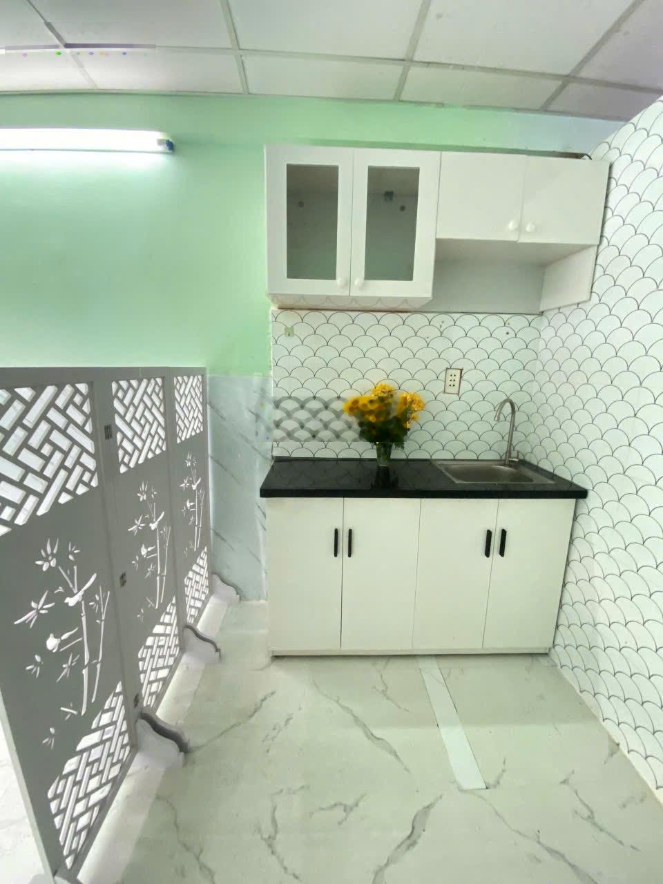 Bán nhà Đội Cung q11 nhà 2 lầu hẻm xe hơi tận cửa đẹp SHR giá 3 ty480