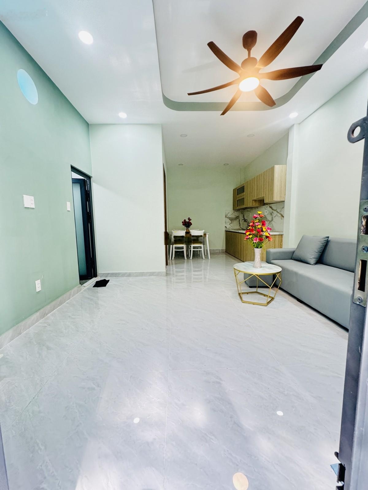 Nhà đẹp 2 tầng sân riêng để xe sổ nở hậu tài lộc tiện ích đầy đủ