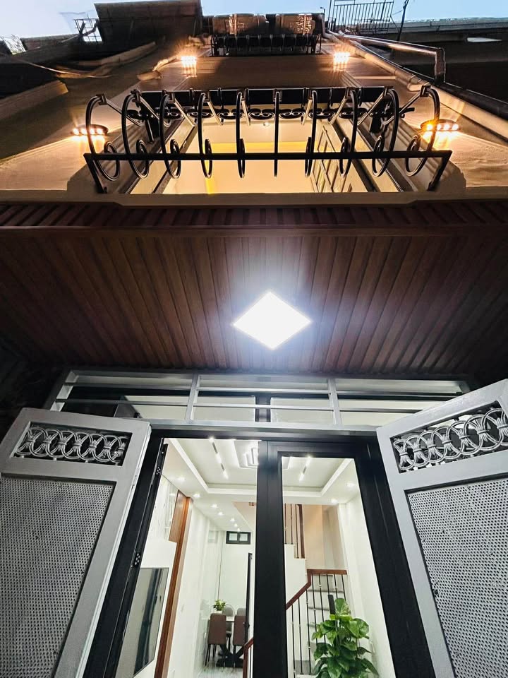 Chính chủ bán gấp nhà Cầu Giấy 32m2, full đồ, về ở ngay