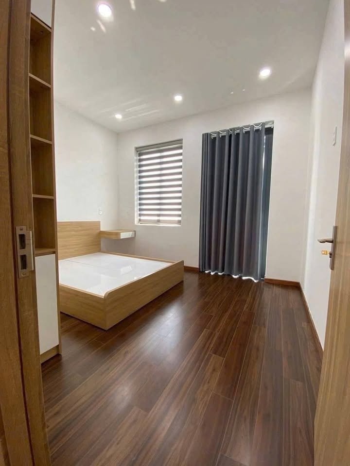 Nhà Tây Mỗ 4m x 9m, 5 tầng, sổ vuông, gần hồ, ô tô gần