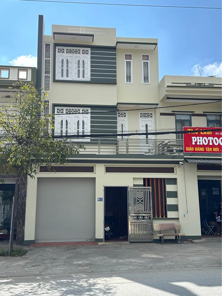 Bán nhà 3 tầng mặt tiền đường Lê Duẩn, Lai Châu, kinh doanh đỉnh, gần khu quảng trường