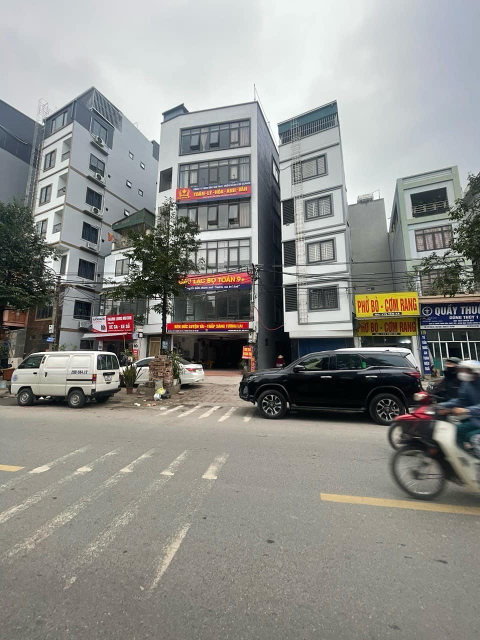 Tòa căn hộ dịch vụ 7 tầng, 42m2, 11 phòng khép kín, doanh thu 39 triệu/ tháng, giá dưới 10 tỷ