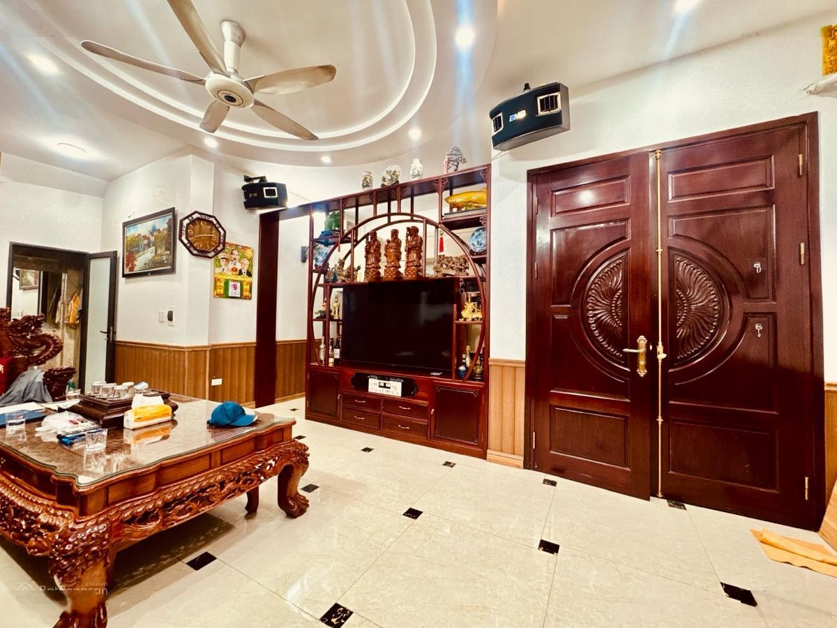 Ô tô đỗ phố Minh Khai nhà đẹp 2 thoáng kinh doanh ở ngay 68mx 5T sổ đỏ CC giá 11.95 tỷ có TL