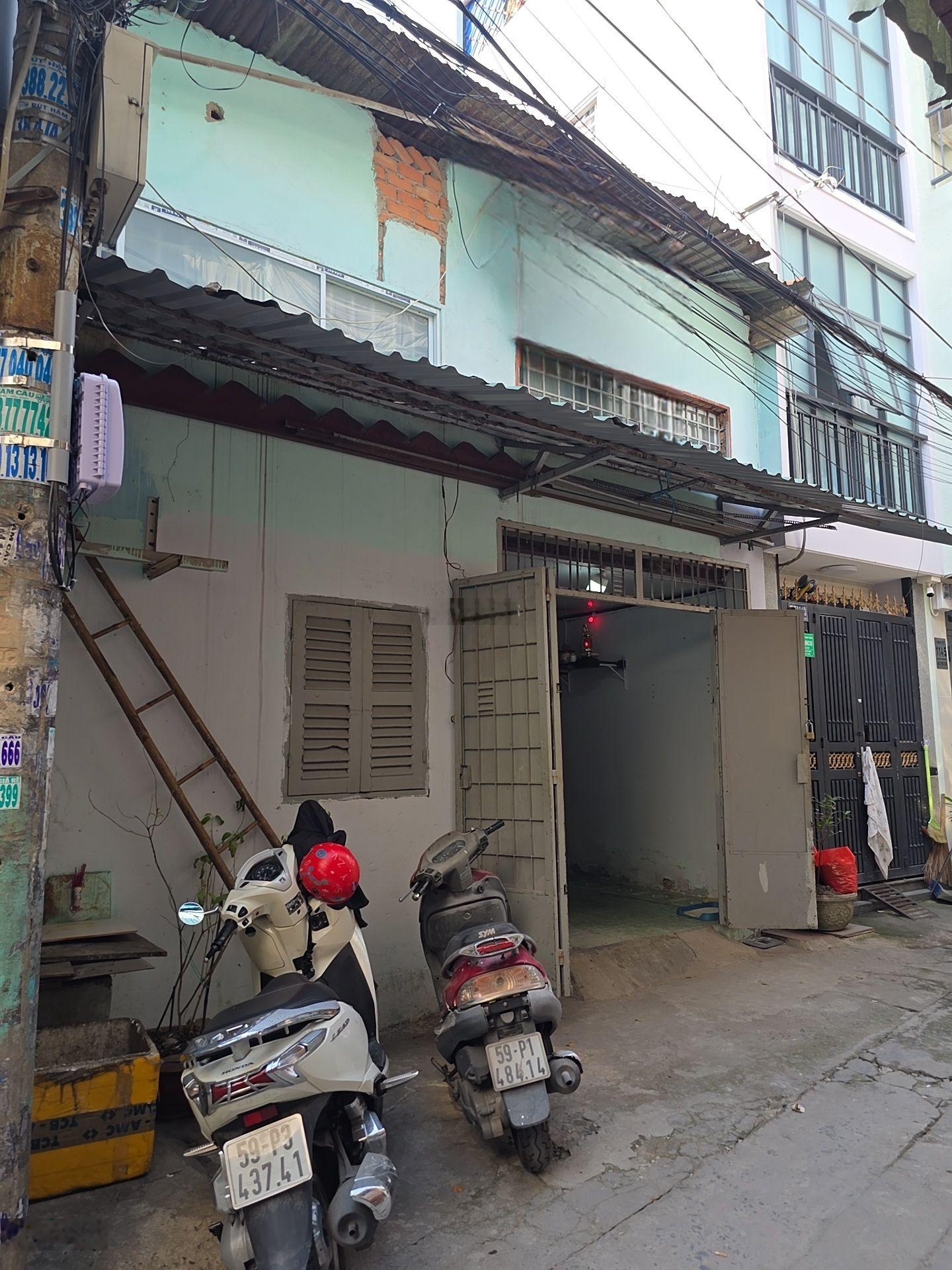 Diện tích đất 40m2 mà giá chỉ 4 tỷ650 xây 3 lầu hẻm đẹp nhà lạc long quân p10 tân bình gần bàu cát