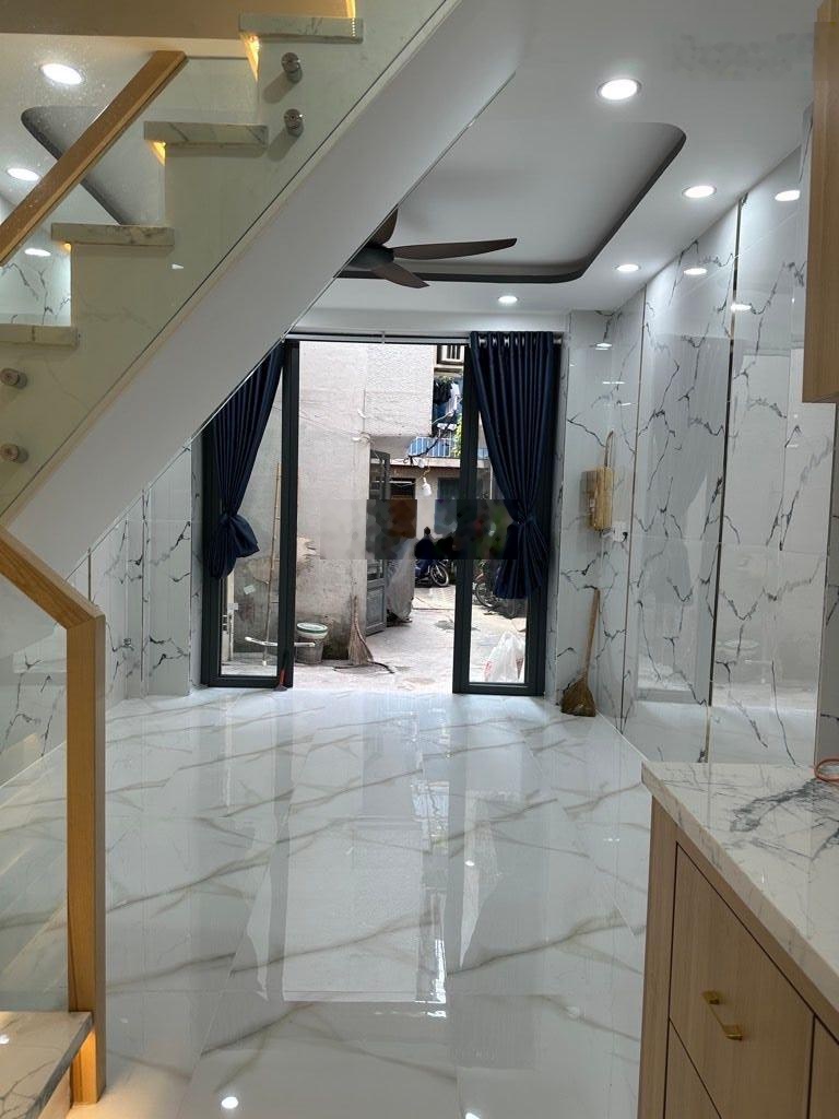 Chỉ 3tỷ65 - nhà đẹp - khu Hoàng Việt - Phường 4 - Tân Bình - DT/ 3.5 x 6.5m 2 tầng - 3 phòng ngủ