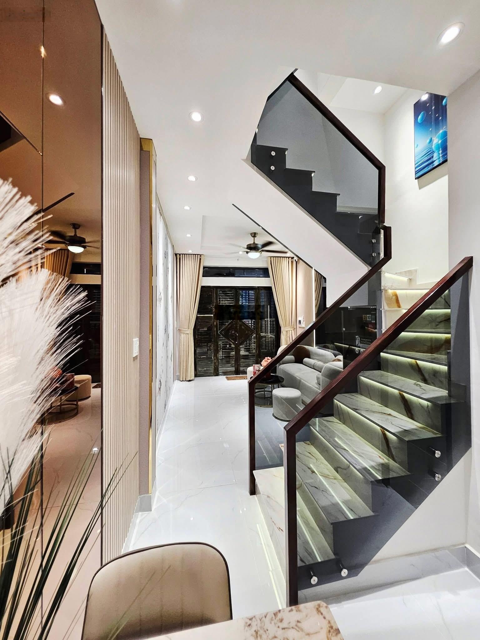 Lên sóng nhà xinh Nguyễn Sỹ Sách, F15, Tân Bình, - Hẻm thông đẹp VF3 đỗ cửa