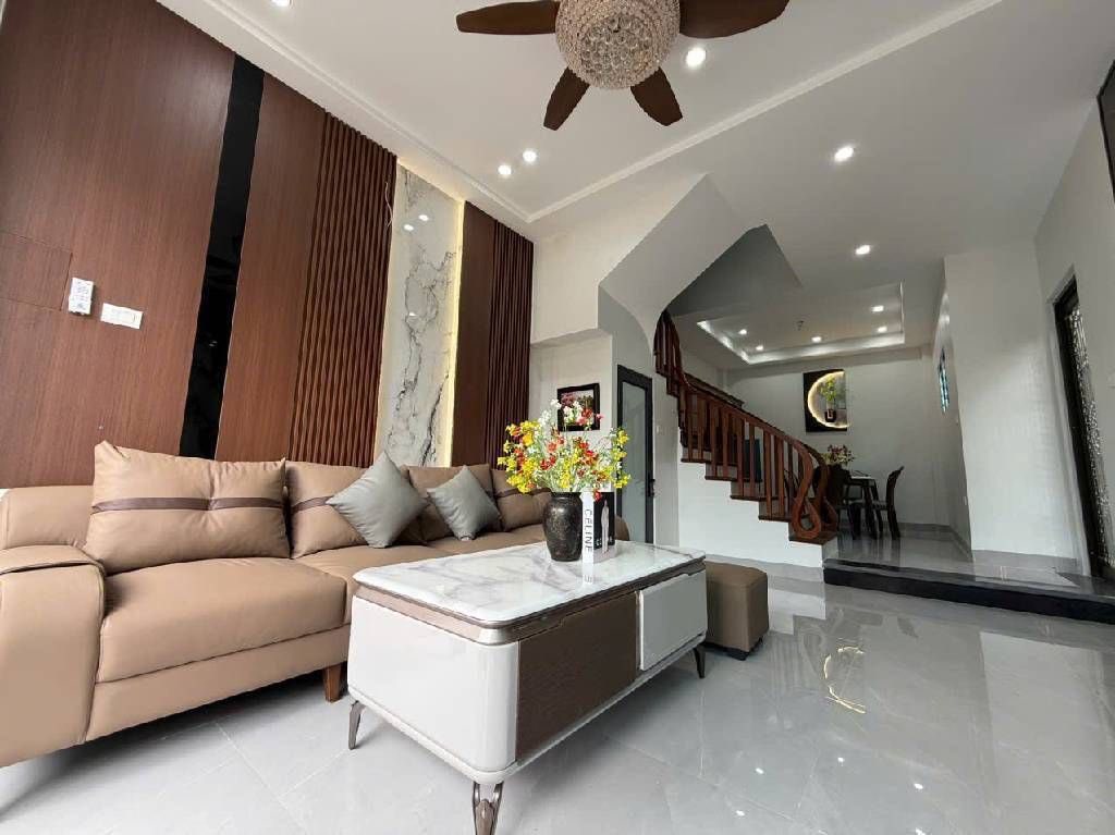 Cơ hội sở hữu ngay căn nhà lô góc cực phẩm tại trung tâm Bắc Từ Liêm, diện tích 42m2, xây dựng 5 tầng kiên cố