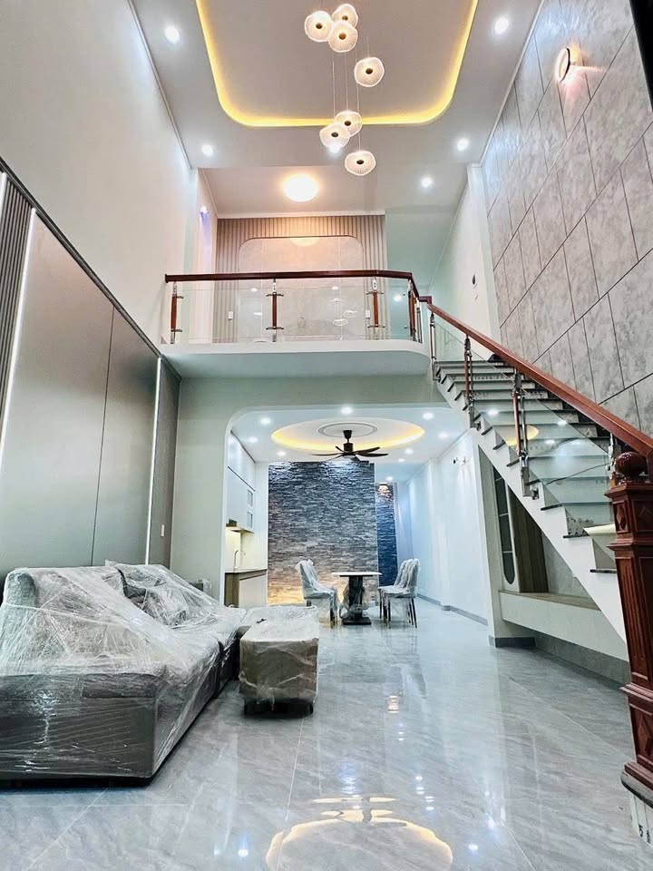 Nhà gác lửng hiện đại, sổ riêng, giá hời ngay chợ Tân Phong