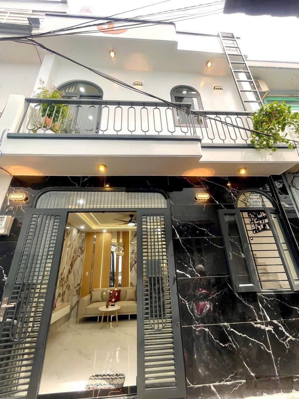 Bán gấp nhà 2Tỷ 050 đầy đủ NT đường Bùi Quang Là P12 Gò Vấp , 2PN - Sổ hồng riêng