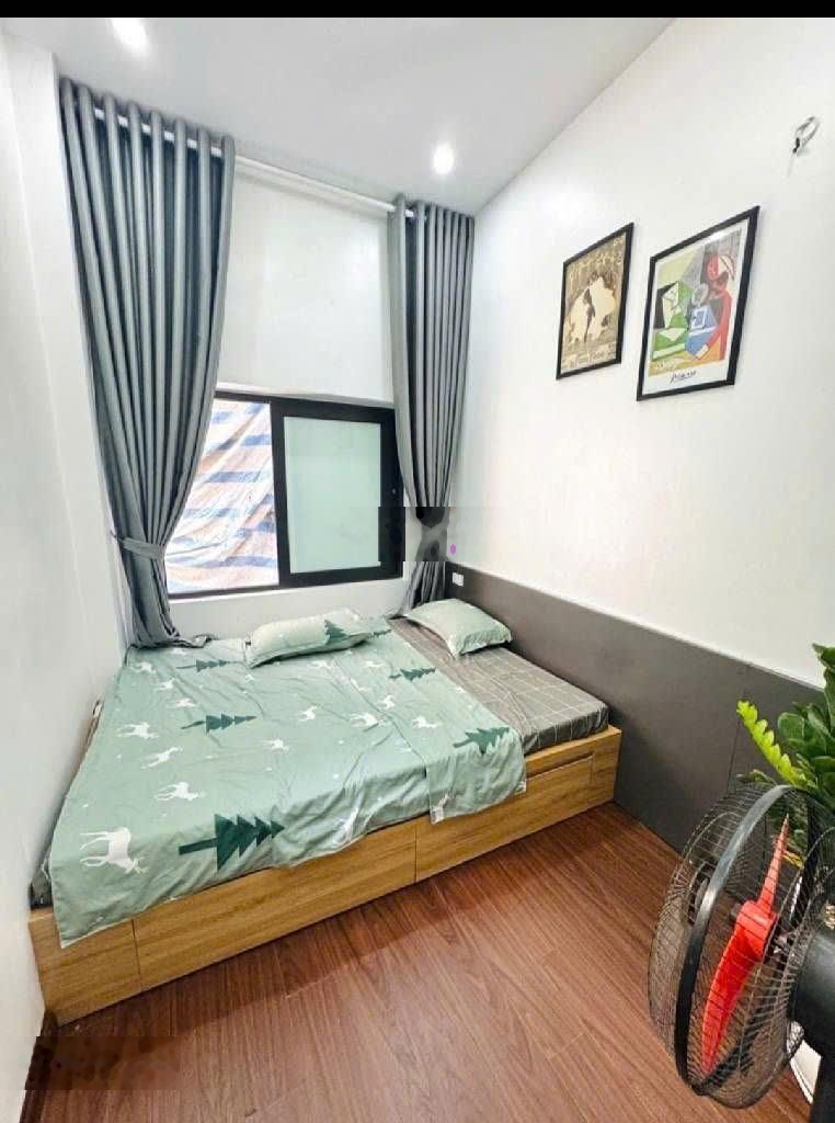 Hiếm - nhỉnh 2 tỷ - sổ đỏ riêng - 5 tầng khung cột - trước nhà 2m