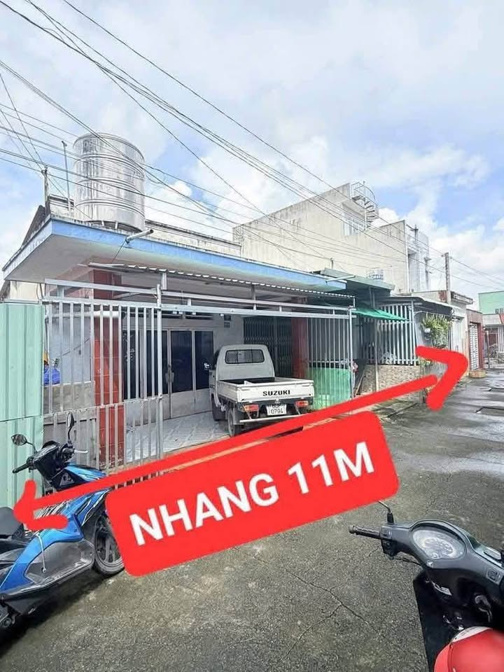 Đất Dĩ An ngang khủng 11m, có sẵn 2 nhà cho thuê, giá yêu thương