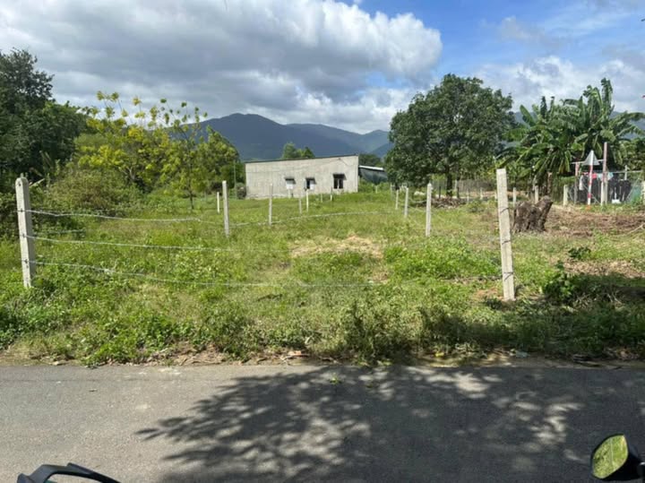 Bán nhanh lô đất 240m2 Cam Lâm, mặt tiền rộng 6m, sổ đỏ full thổ cư