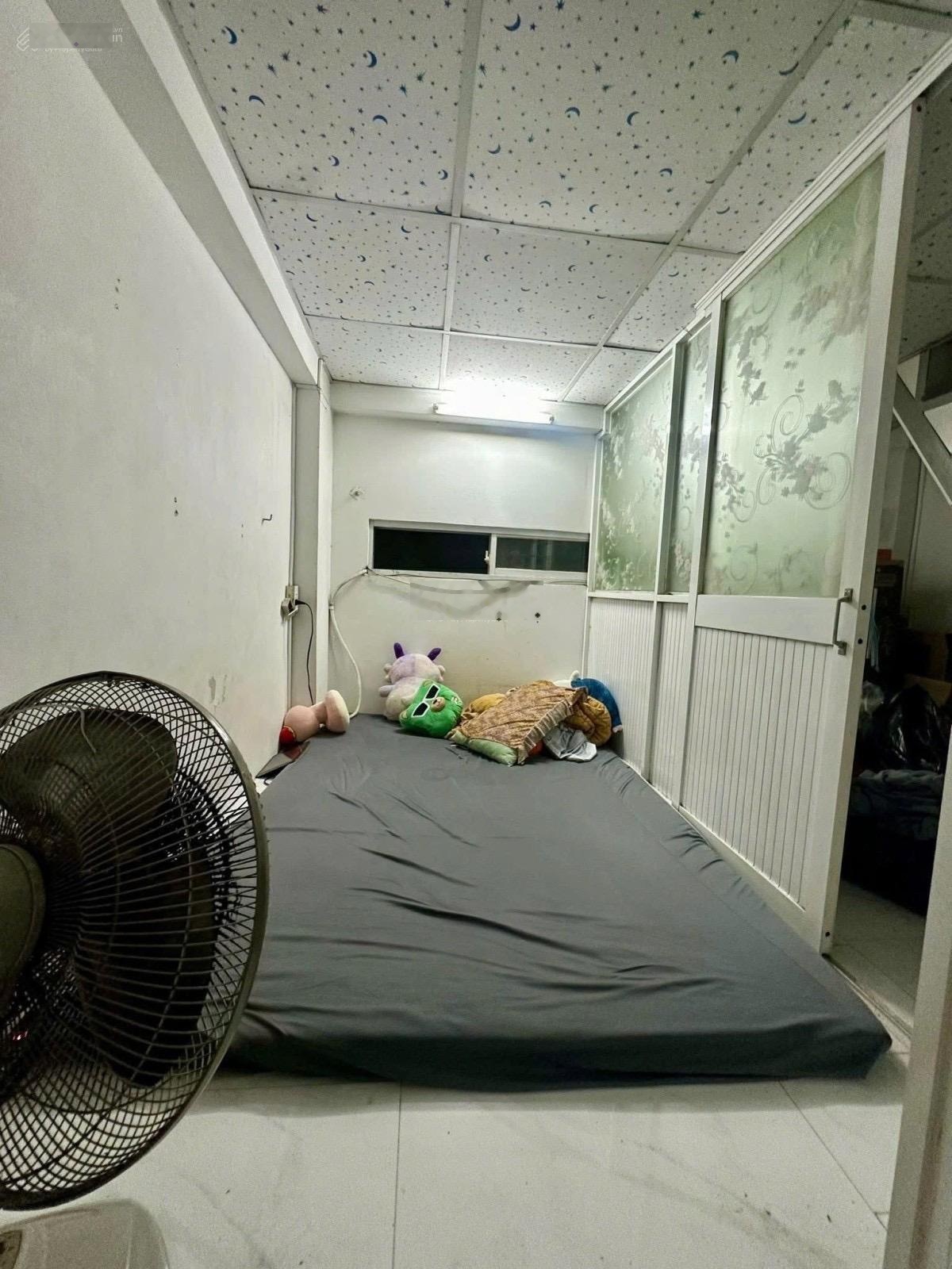 Ngay trường Phan Tây Hồ - 3 tầng đúc - 17.7m2- P. 16 GV - chỉ 2.65 tỷ - hoàn công đủ