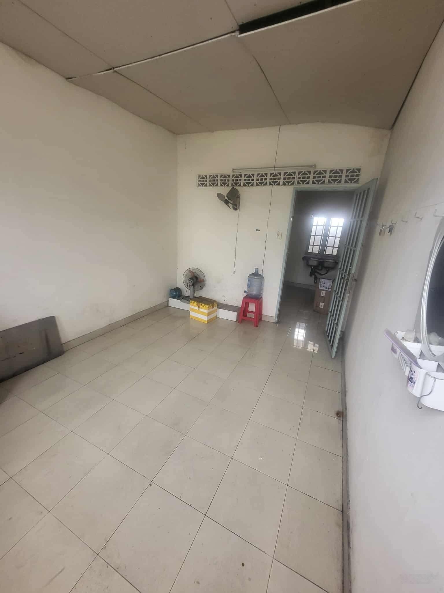 Mặt Tiền Lạc Long Quân Q11 33m 3 tầng vỉa hè KD gần CV Đầm Sen - Giá tốt 5 Tỷ