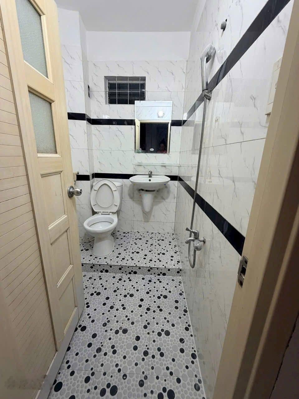 Ô tô chạy qua cửa nhà - 4 tầng - ở kết hợp kinh doanh đỉnh - tân bình - đi sân bay 10 phút