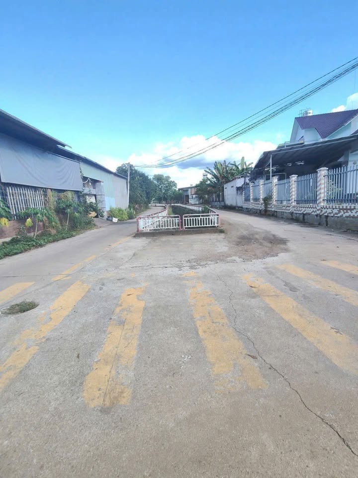 Bán gấp lô đất cực đẹp tại phường Tân Xuân, thành phố Đồng Xoài, 5x24m, sát bờ kè, giá cực kỳ hấp dẫn