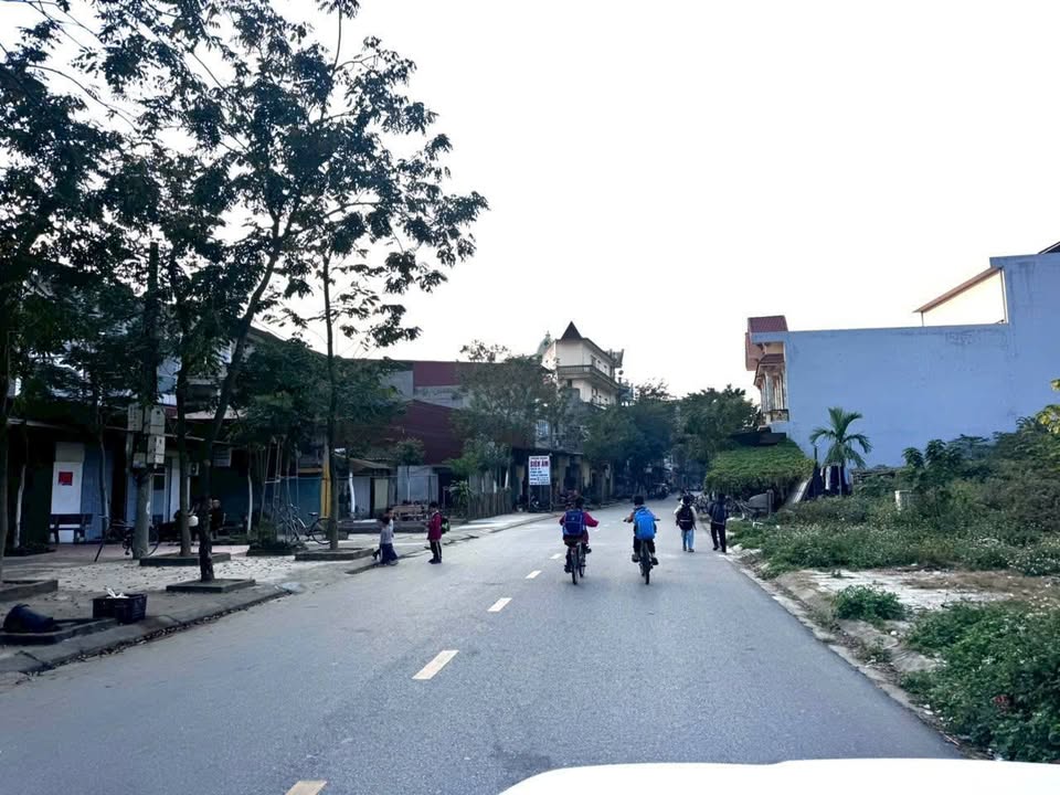 Bán đất tại Vườn Sen, Từ Sơn, diện tích 111m2, mặt tiền 5m, kinh doanh đỉnh, giá nhỉnh 6 tỷ