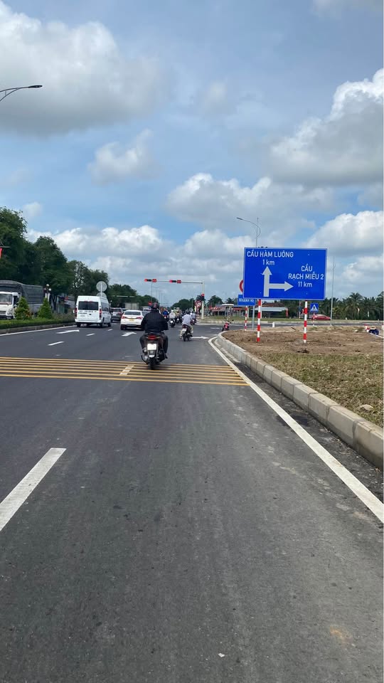 Bán lô đất tại phường Bến Tre, 180m2, đường đan rộng 3m, ô tô vi vu, cách cầu Hàm Luông hơn 2km