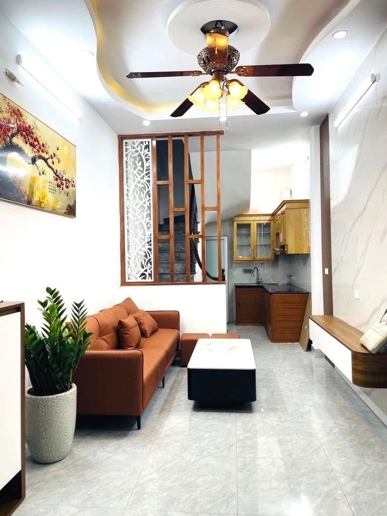 Bán nhà phố Minh Khai, 30m2, xây 5 tầng, cách ô tô chỉ 30m, gần ngay ngã tư Tam Trinh - Kim Ngưu