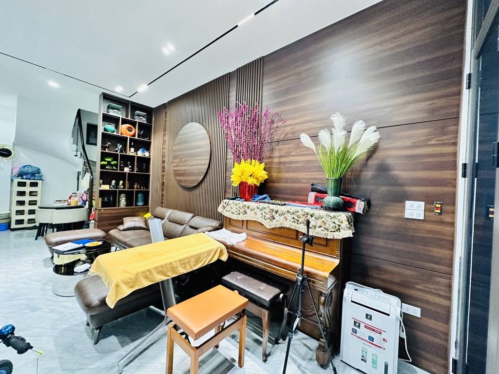 Bán nhà Sài Đồng, hàng xóm Vinhomes, sát ô tô tránh, nội thất lung linh - Giá 8 tỷ