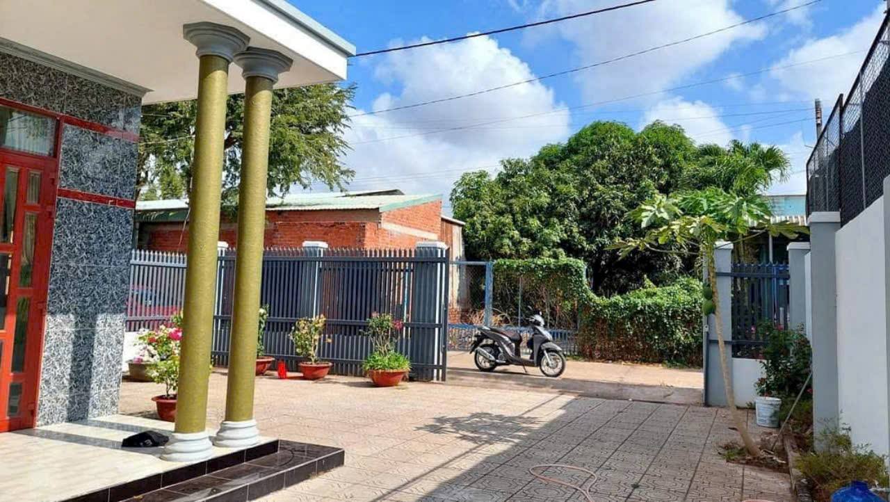 Bán nhà sân vườn 312m² gần Hương lộ 2, Tam Long, Bà Rịa - giá 3.3 tỷ