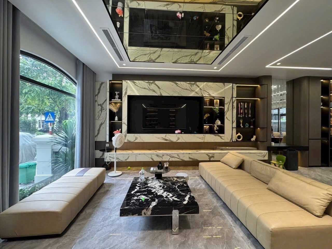 Bán nhà 3 tầng, thang máy, nội thất xịn sò, sổ đỏ sẵn ở Quảng Xương