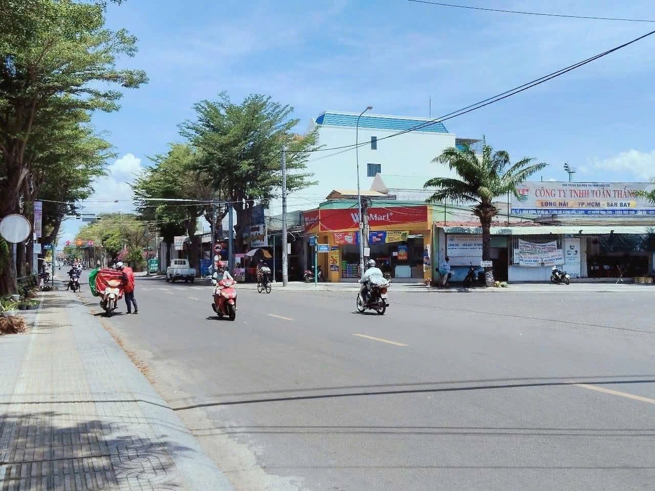 Bán lô đất mặt tiền đường Võ Thị Sáu, Long Hải, khu vực buôn bán đông đúc