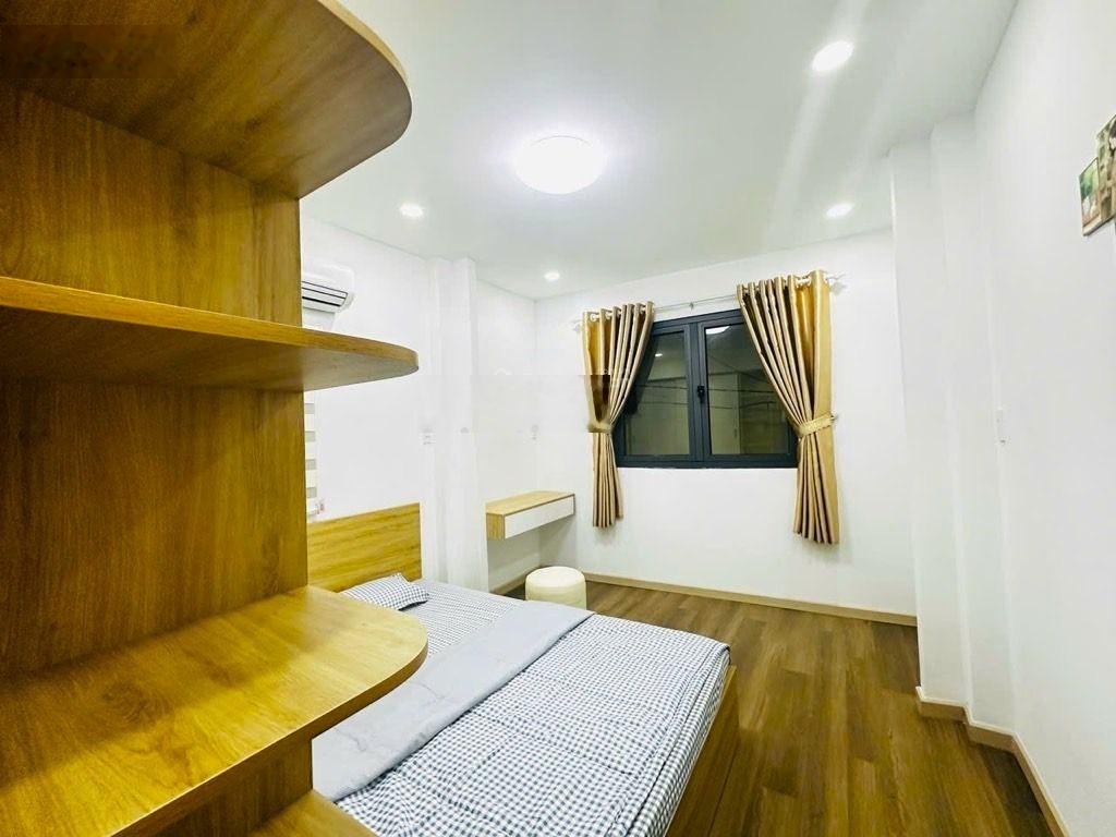 Căn Góc Nguyễn Trọng Tuyển 2 Mặt Thoáng, 3 Phút Sân Bay - Nhà 3 Tầng Ở Rất Sướng -chỉ 4.x Tỷ.