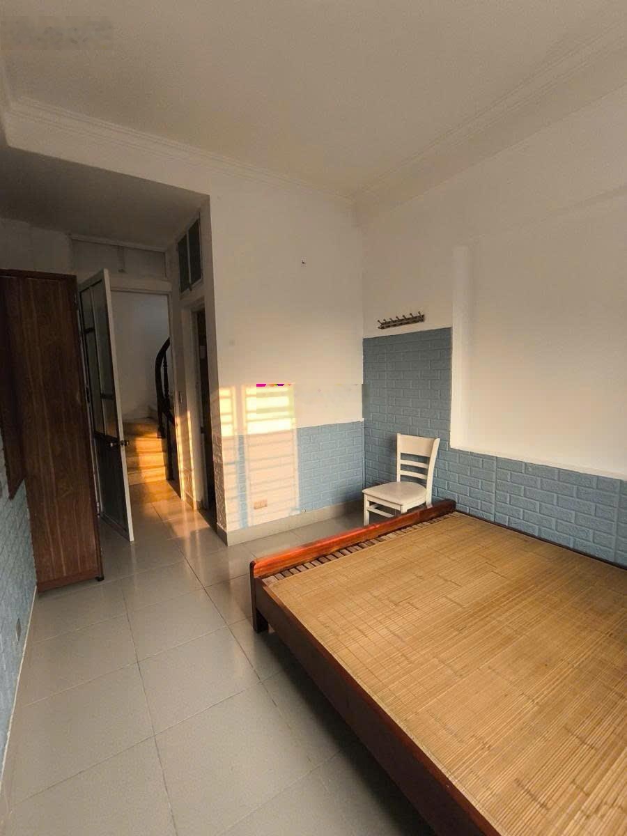 Nhà đẹp đường Láng ngõ rộng, full nội thất, 5 tầng 30m2, 5,3 tỷ