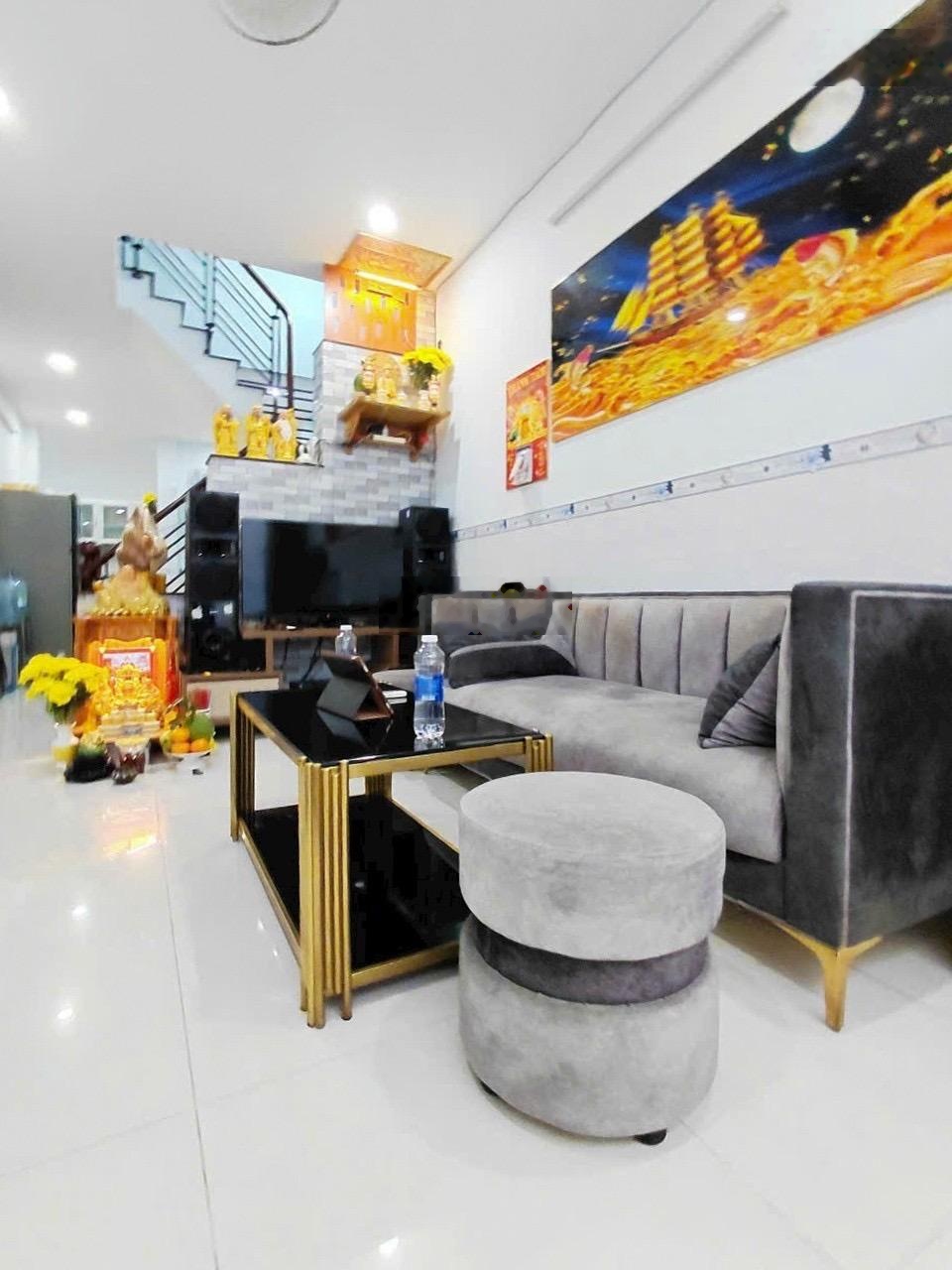 Tân bình giáp quận 10 dt 36m2 nở hậu gần 6m nhà đẹp 2 tầng giá 5,3tỷ