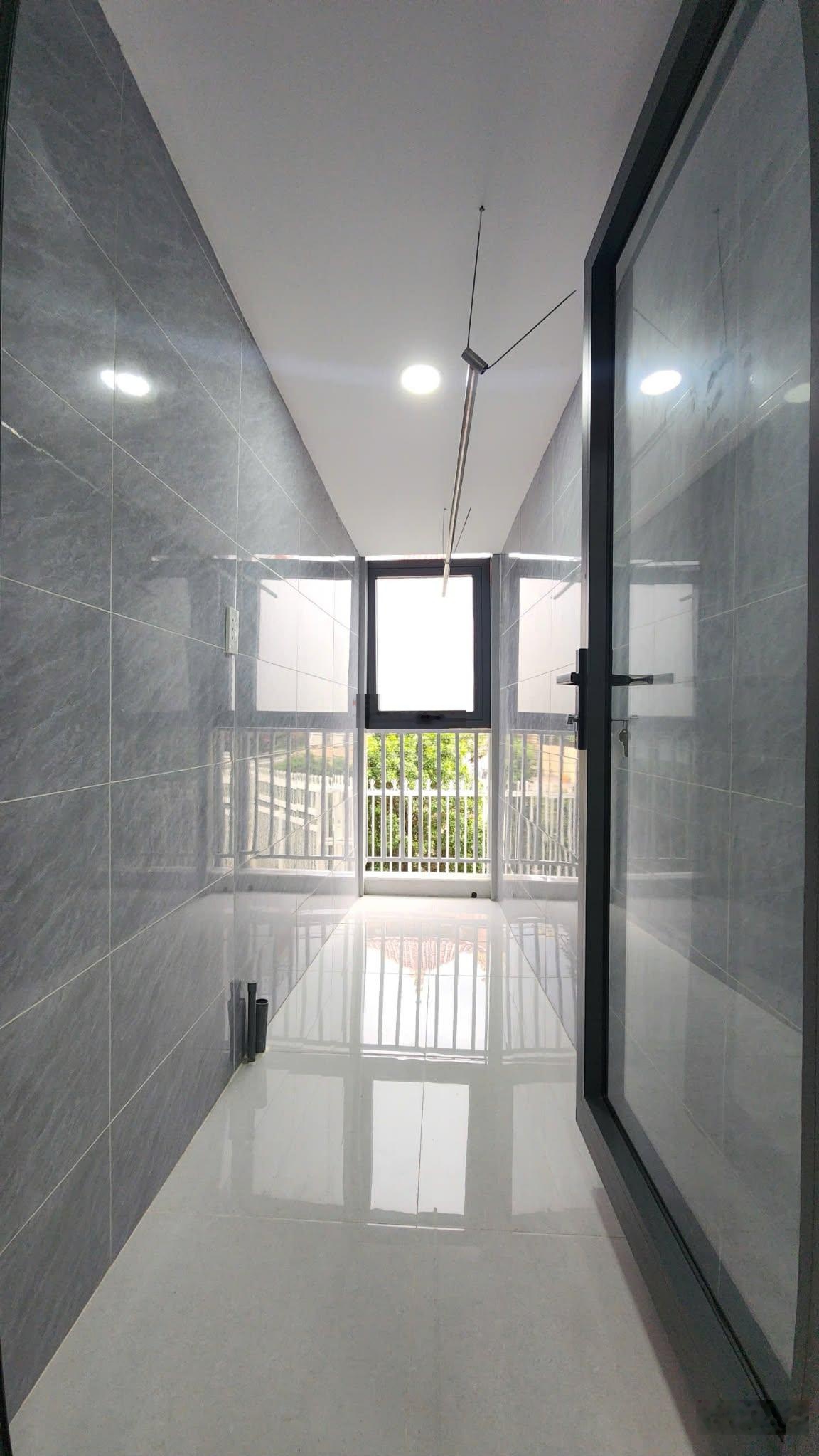 Hàng hiếm tại Vũ Tùng, 1,73 tỷ, 12.6m2, 1PN, 1WC, 2 tầng hẻm xe hơi tới tận cửa.