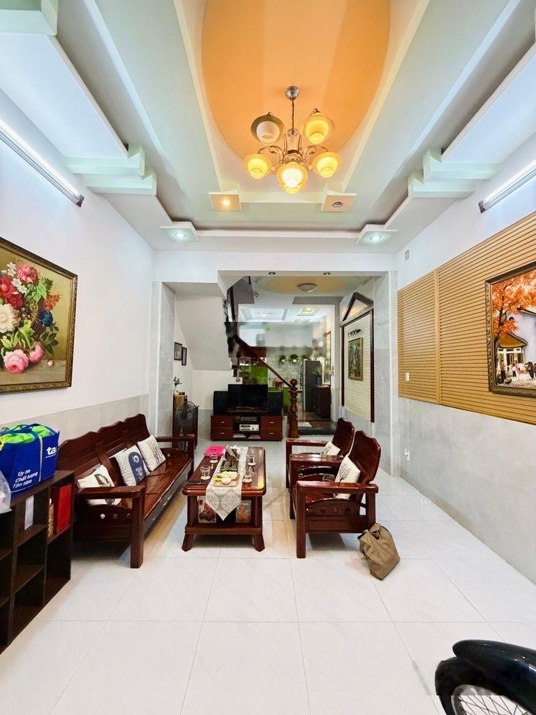 Bán nhà cạnh sân bay 4 x 17m, 3 pn hẻm 8 m chỉ 6 tỷ ngay Metro số 2