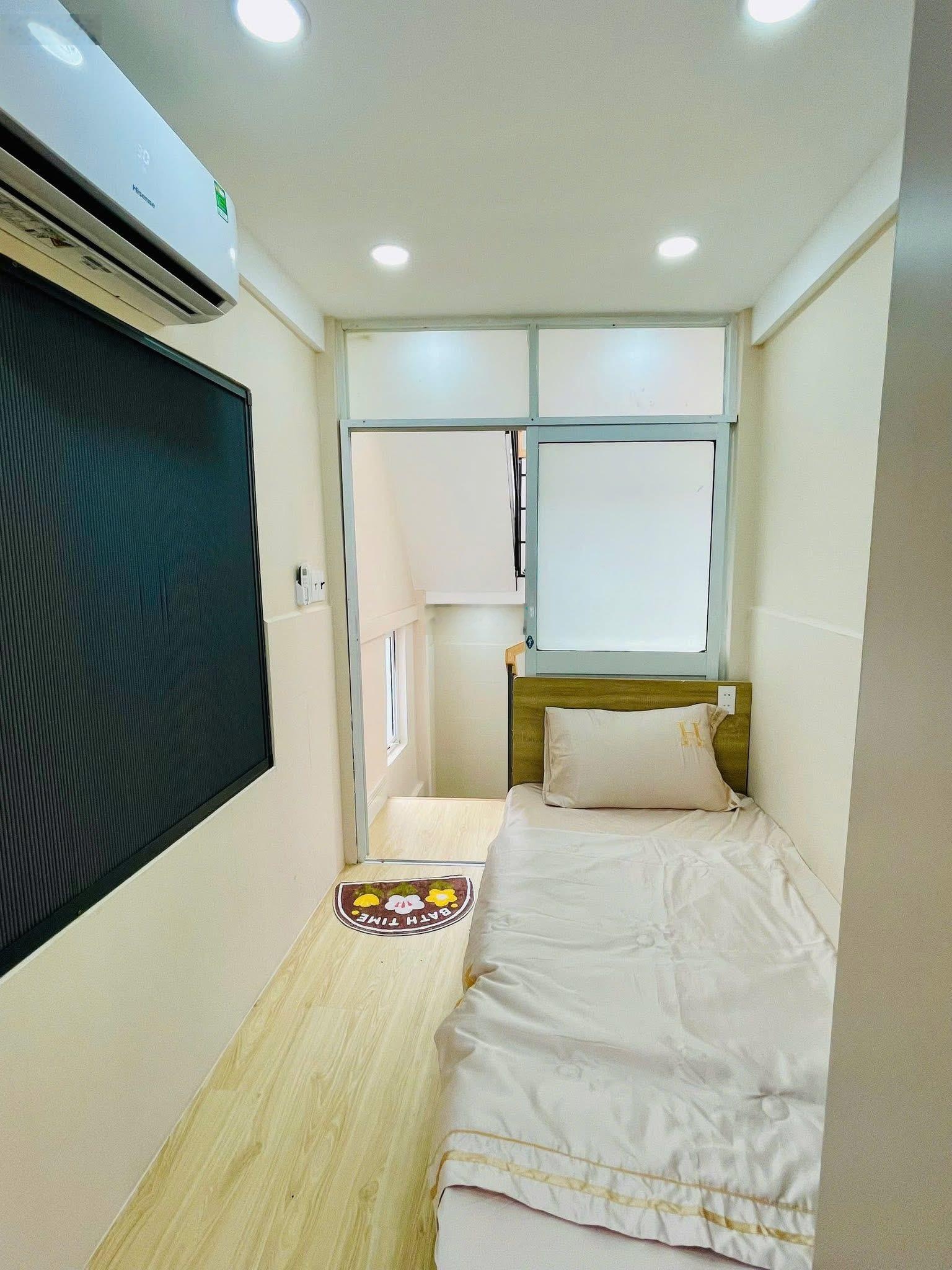 Thống nhất- gv- 18m- 1 trệt, 2 tang- 3 ngủ- nội thấy như hình