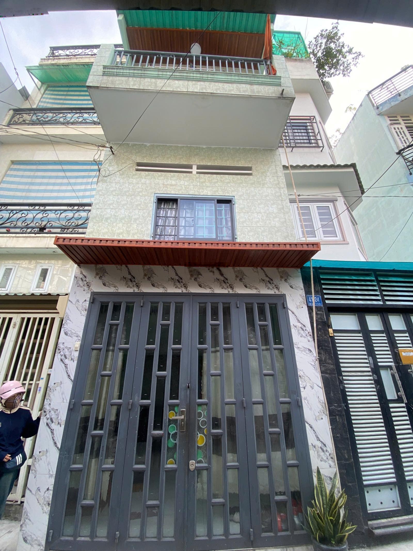 Bán nhà nhỏ xinh - 3 tầng lầu. Nhà mới đẹp. nhỉnh 3 tỷ. Hẻm xe hơi quận 11 giáp quận 10.