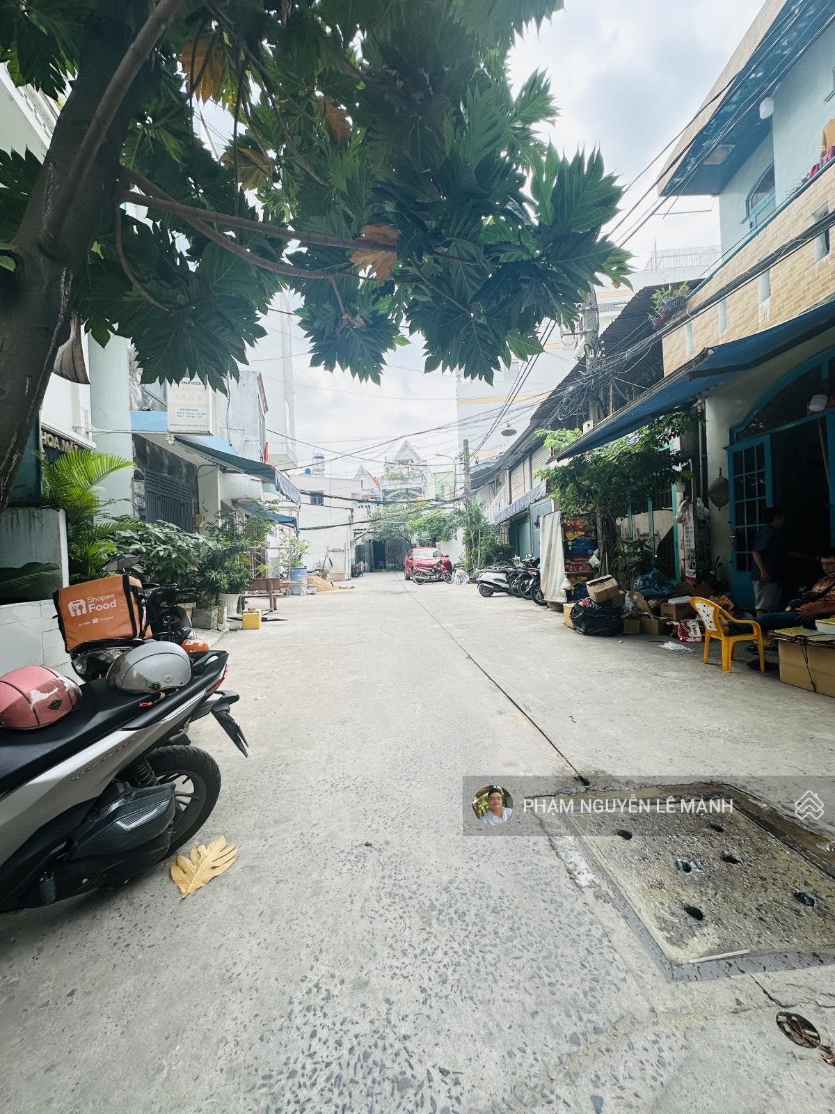 Bán nhà Lạc Long Quân P. 5 Q. 11, HXH 8m, 3 tầng 2PN 3WC, 4,5 tỷ TL