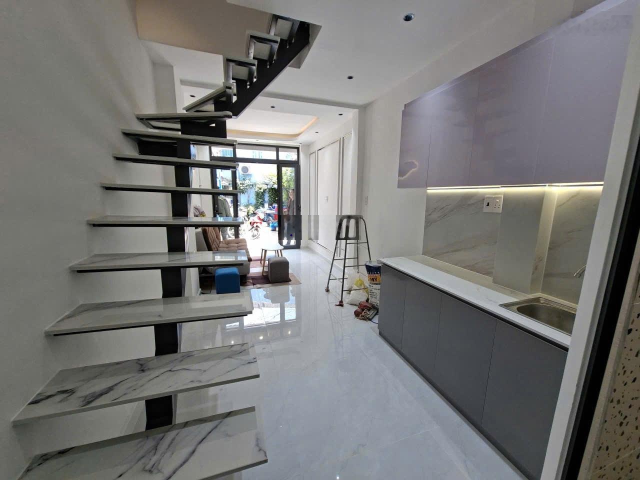 Nhà đẹp 1 trệt 1 lầu đường 100 Bình Thới - 3x8m - 2PN 2WC - Sổ hồng hoàn công đầy đủ