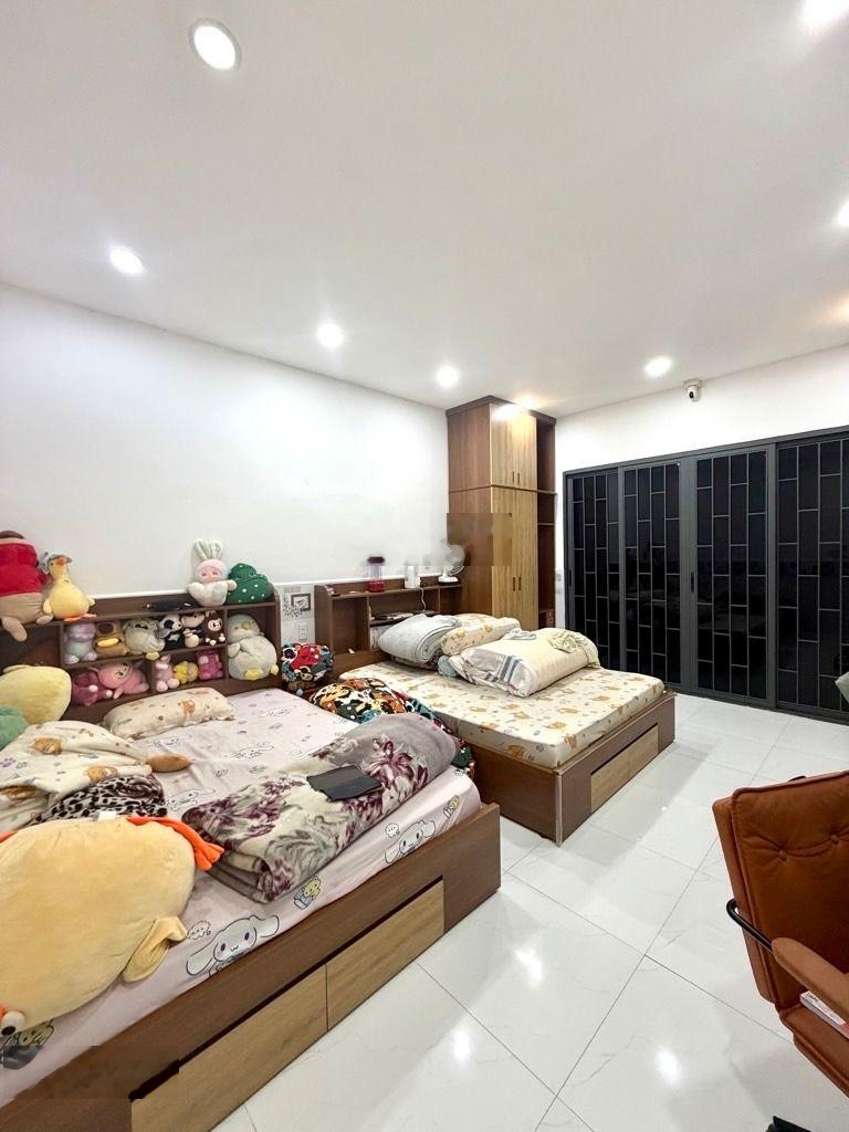 Nhà Quận 11, Gần Vòng Xoay Đầm Sen, 2 Tầng, Hẻm 4m, 4,2x12m, Nhỉnh 5 Tỷ