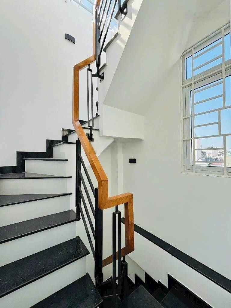 Gần CV Gia Định, nhà mới cứng 4 tầng đúc hoàn công chỉ 4,2 tỷ TL