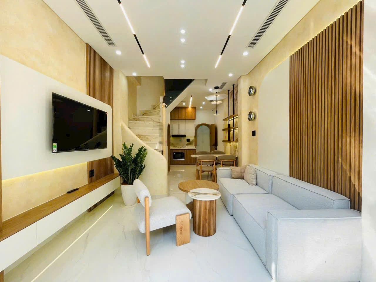 Bán gấp 1 tỷ 550. Nhà 34m2 Nơ Trang Long P7 Bình Thạnh. Hẻm 4m thông, sổ riêng, ở ngay Bình Thạnh!