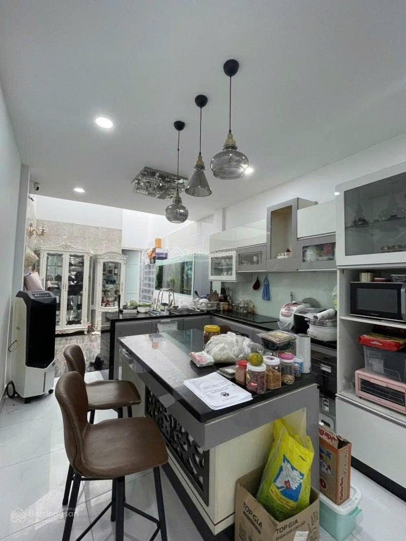 Hd thuê 2 năm 15triệu/tháng dòng tiền tốt chính chủ căn vườn lài tân bình giá 2tỷ9 sổ sẵn đường 6m