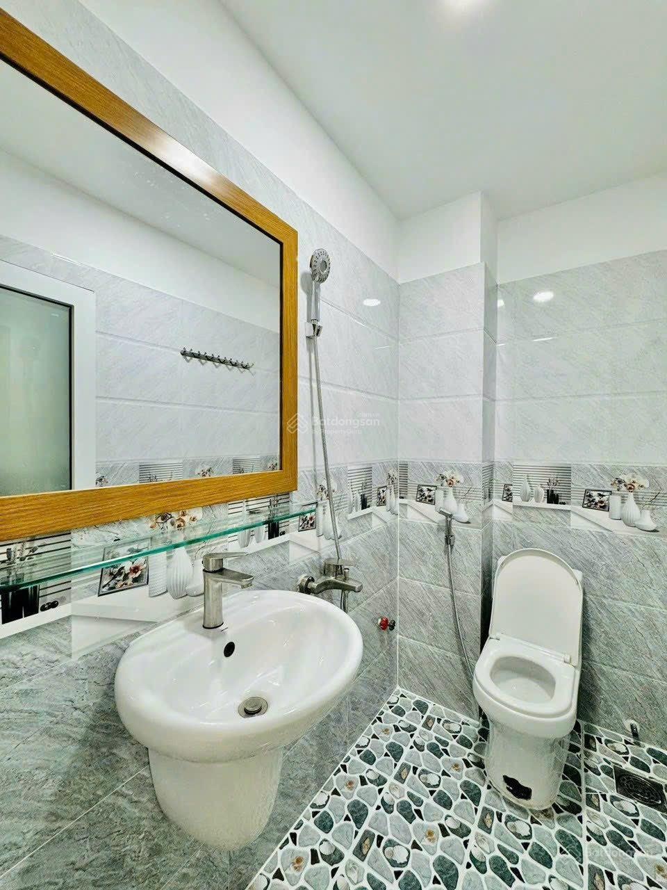 Duy nhất căn nhà đẹp 40,7m2 giá 2tỷ150triệu đường Lê Hồng Phong P.02 Quận 5, sổ hồng riêng.