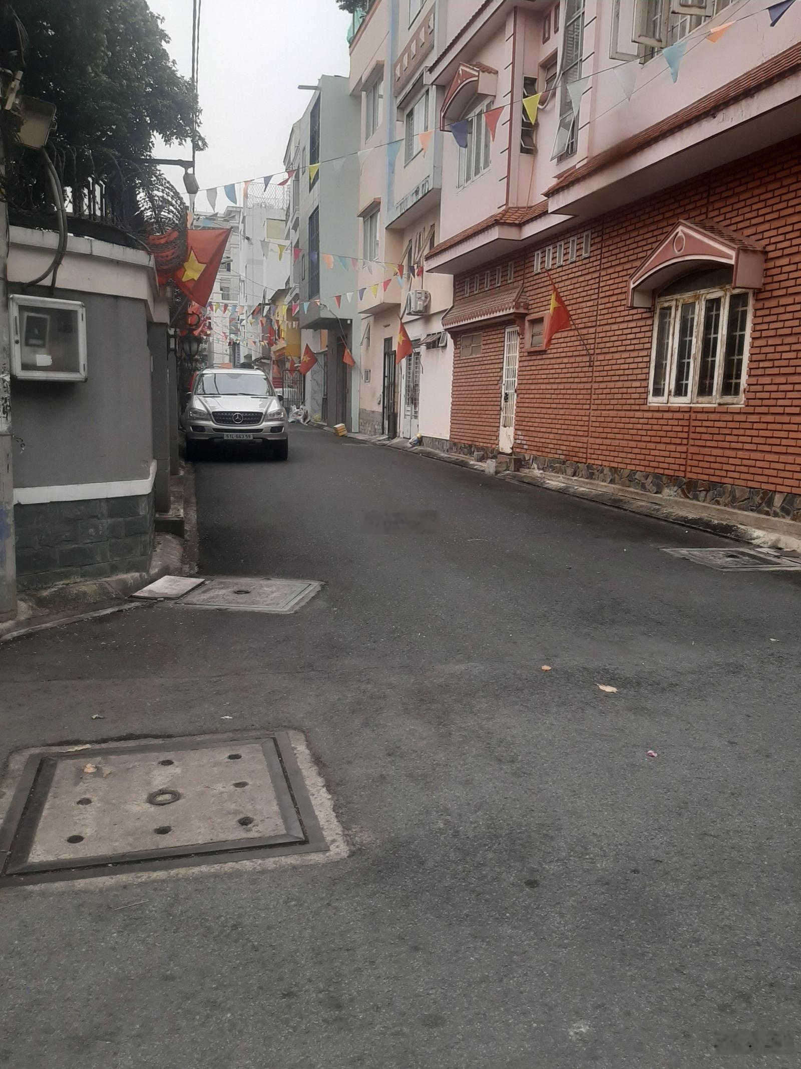 40m2 Xây 4 tầng - Hẻm xe hơi Âu Cơ - Gần khu Bàu Cát. ĐH Văn Hiến