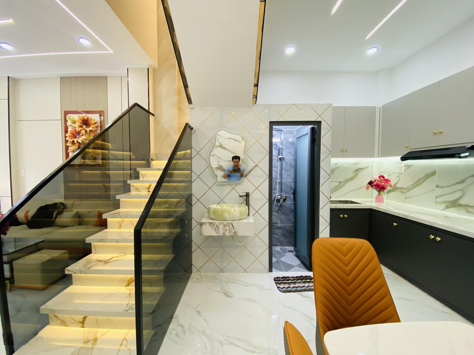 *nhà phố phạm văn bạch - tân bình - giá tốt!* 4.05m x 8.15m = 33m2