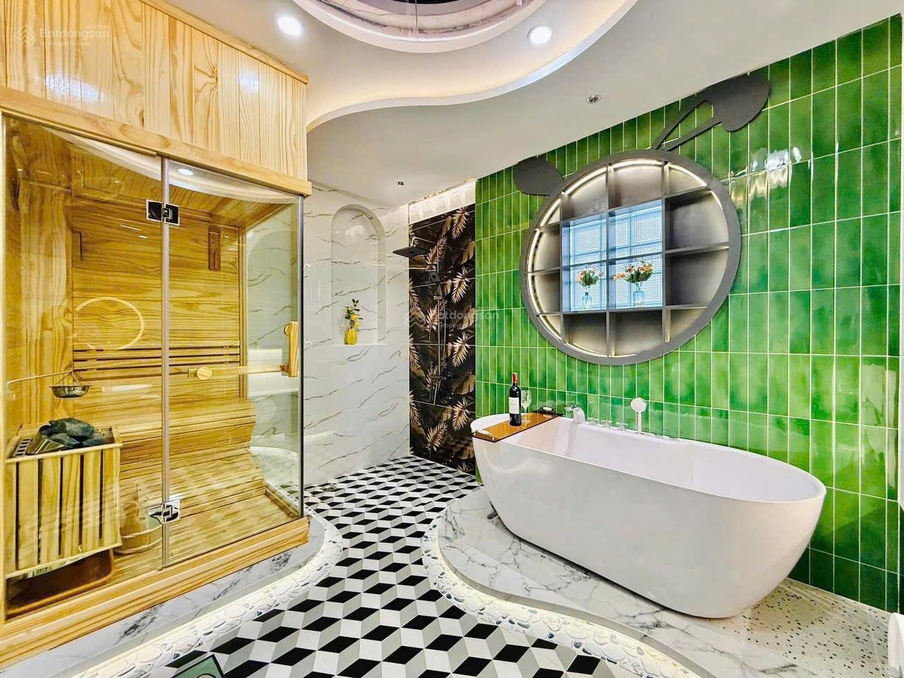 Chủ đi nước ngoài bán nhà 2 tỷ 8, đường lương nhữ học, p.11, q.5, 97m2, đang cho thuê 24 tr/th.