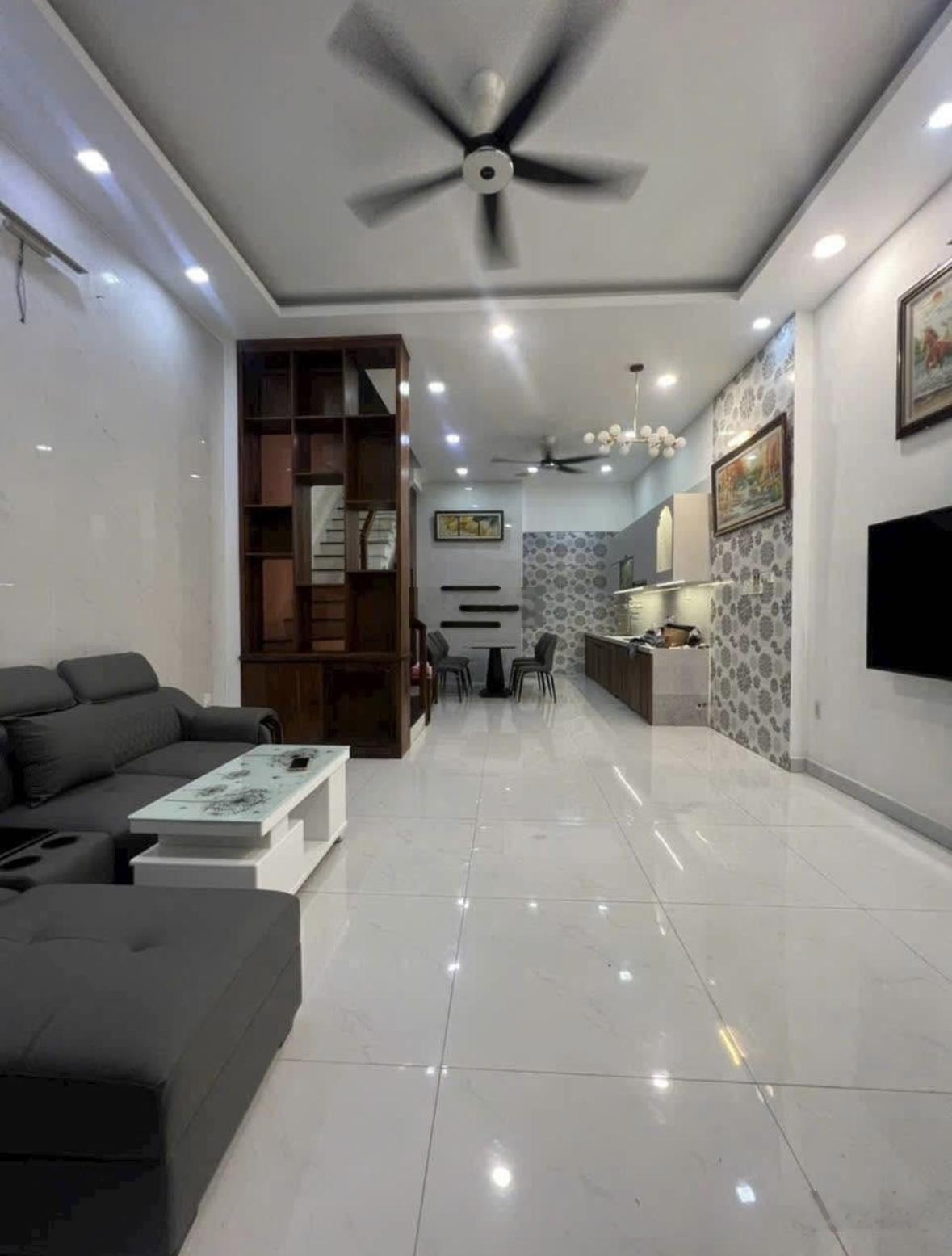 Sổ hồng riêng, chính chủ bán căn bành văn trân, tân bình. giá 4tỷ920/ 62,4m2(4,3x13m). gần tiện ích