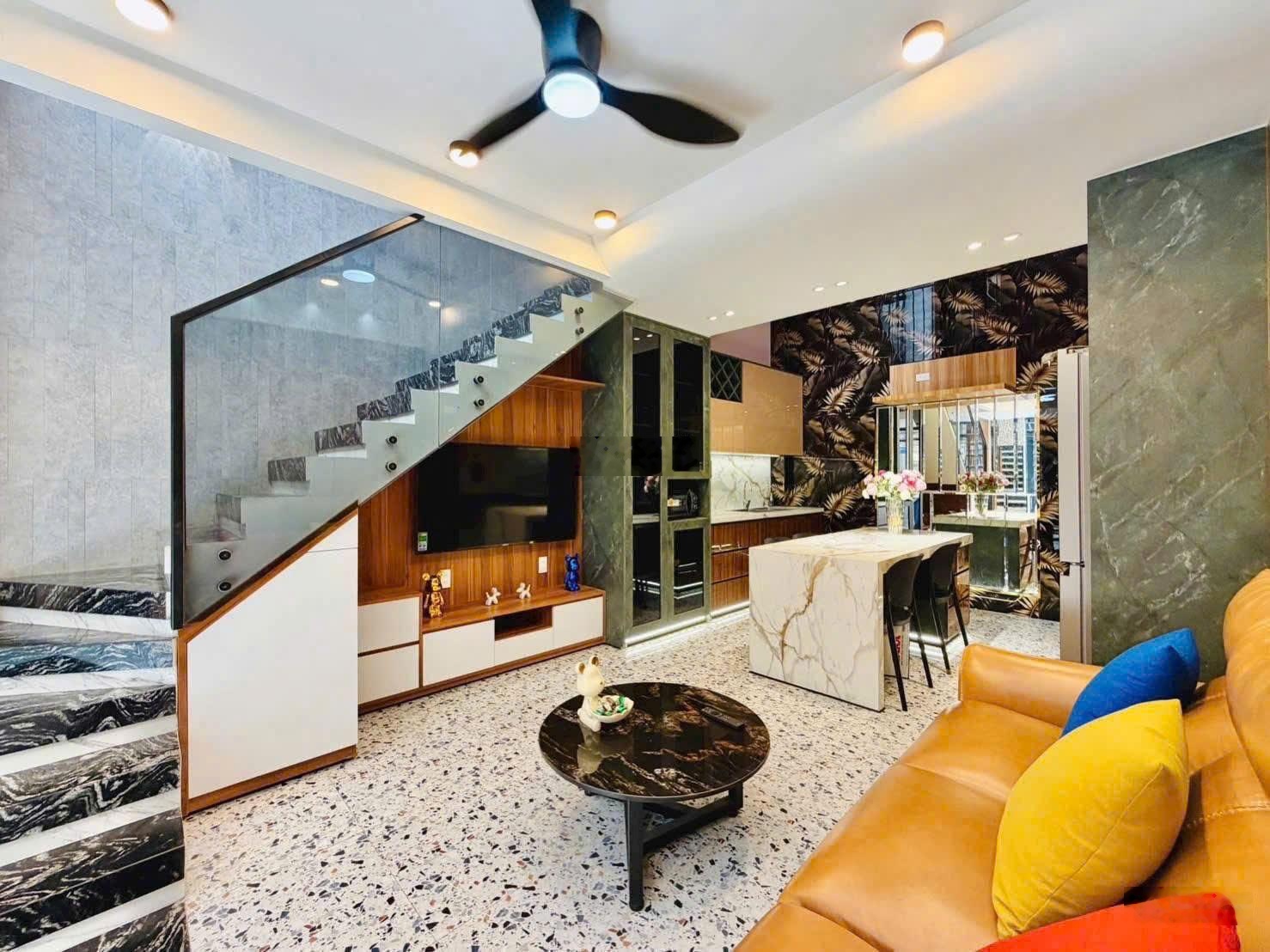 Bán gấp nhà riêng tại Huỳnh Văn Bánh, Phường 7, Phú Nhuận, Giá 2,69 tỷ, DT 45m2 (5x9m), sổ hồng